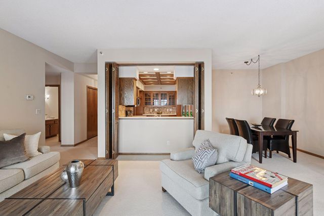 1235 Yale Place 908, Minneapolis, MN 55403