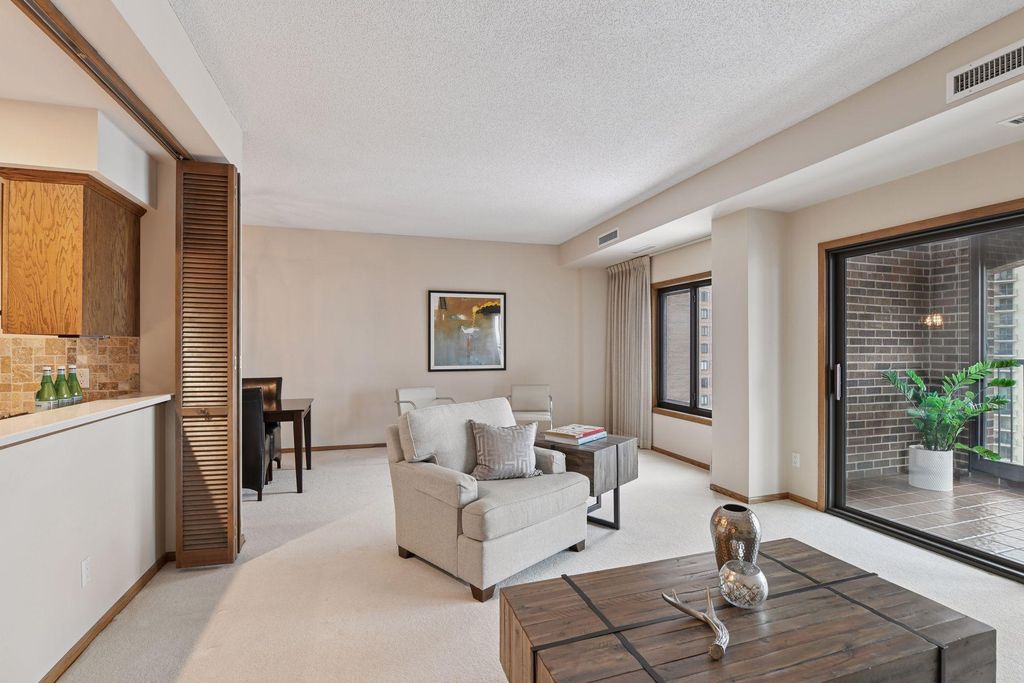 1235 Yale Place 908, Minneapolis, MN 55403 — photo 2