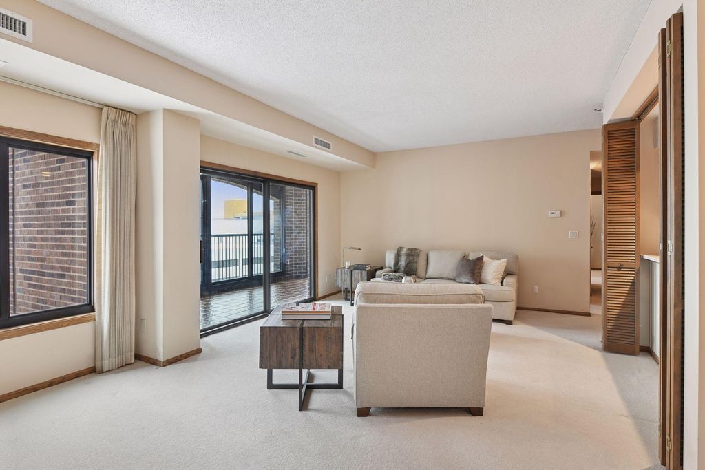 1235 Yale Place 908, Minneapolis, MN 55403 — photo 4