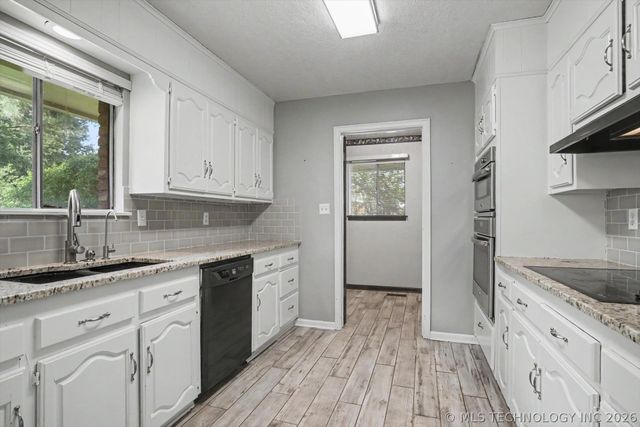 705 Magnolia Court, Broken Arrow, OK 74011