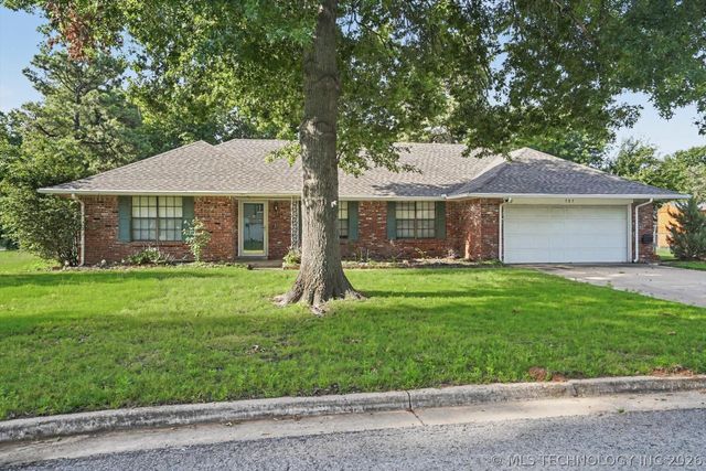 705 Magnolia Court, Broken Arrow, OK 74011