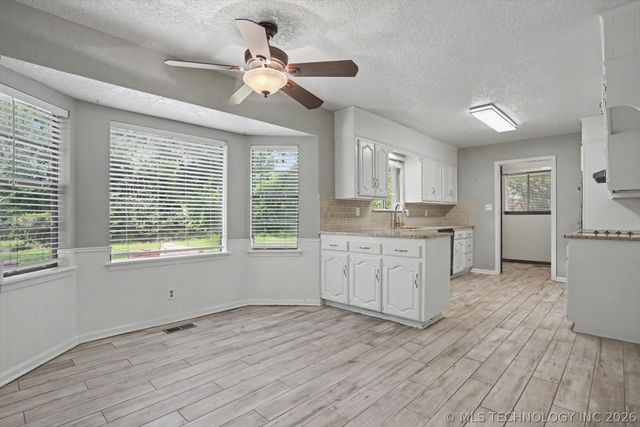 705 Magnolia Court, Broken Arrow, OK 74011