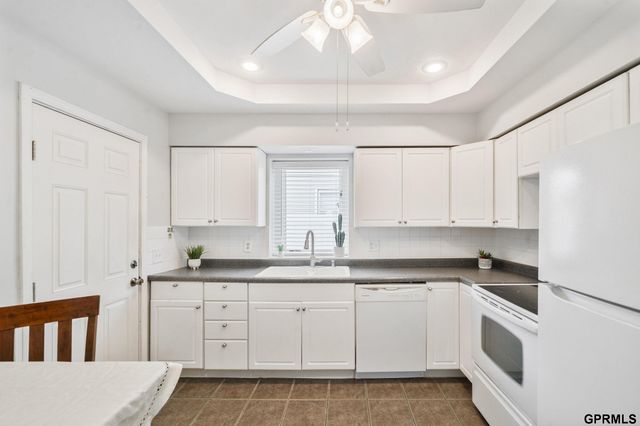 6205 J Street S, Omaha, NE 68117