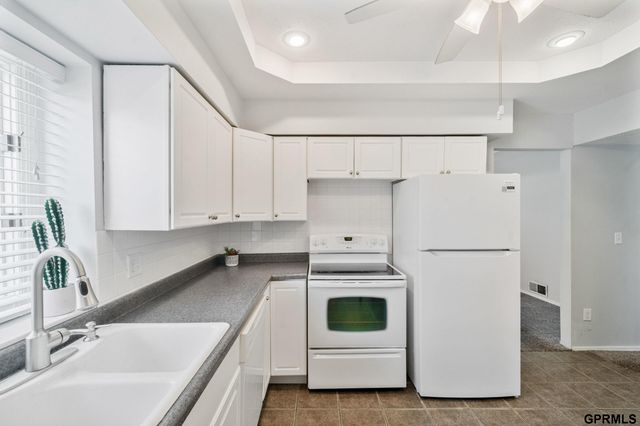 6205 J Street S, Omaha, NE 68117