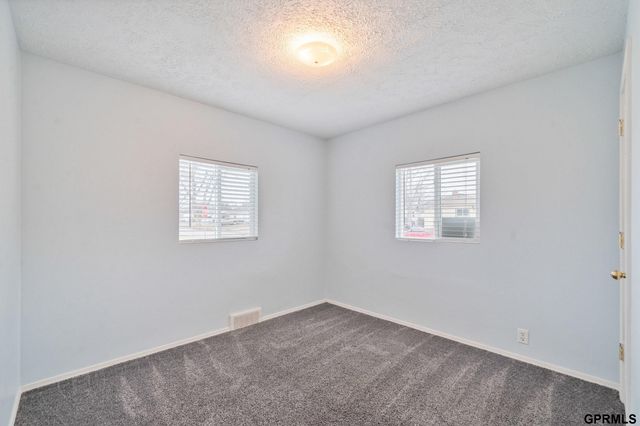 6205 J Street S, Omaha, NE 68117