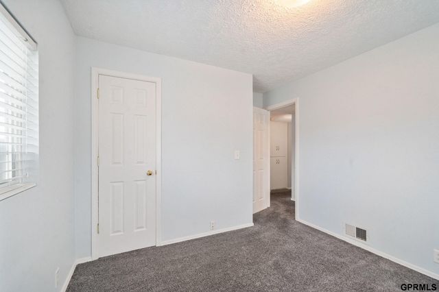 6205 J Street S, Omaha, NE 68117