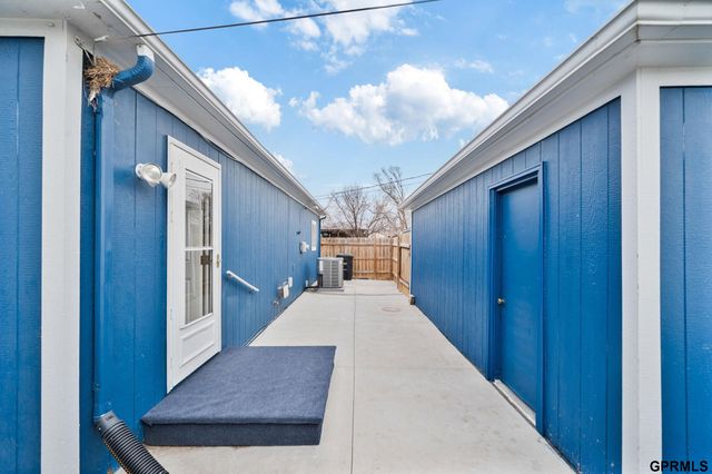 6205 J Street S, Omaha, NE 68117