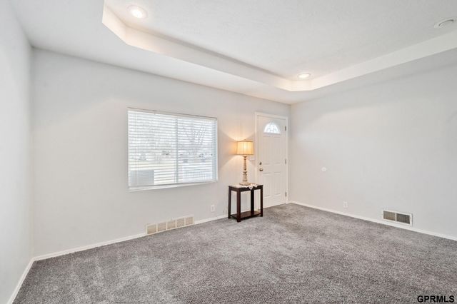 6205 J Street S, Omaha, NE 68117