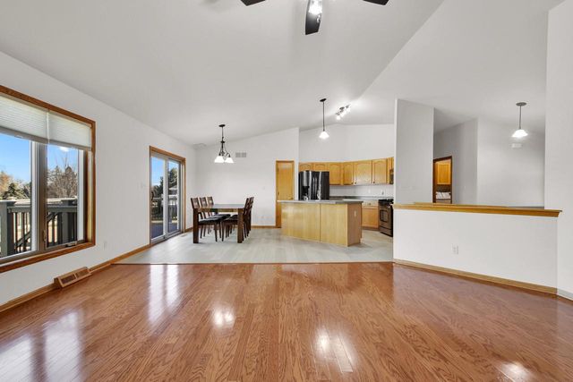 1280 Orchard CIRCLE, Oconomowoc, WI 53066