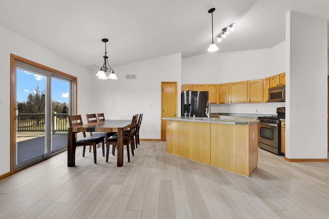 1280 Orchard CIRCLE, Oconomowoc, WI 53066