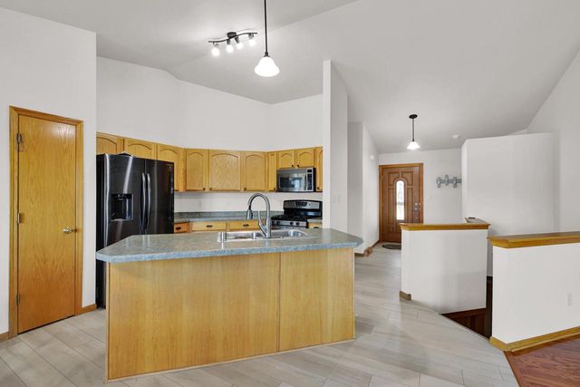 1280 Orchard CIRCLE, Oconomowoc, WI 53066