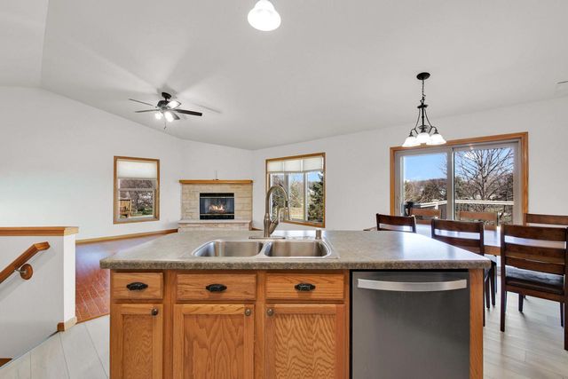 1280 Orchard CIRCLE, Oconomowoc, WI 53066