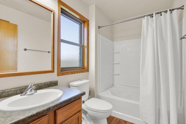 1280 Orchard CIRCLE, Oconomowoc, WI 53066