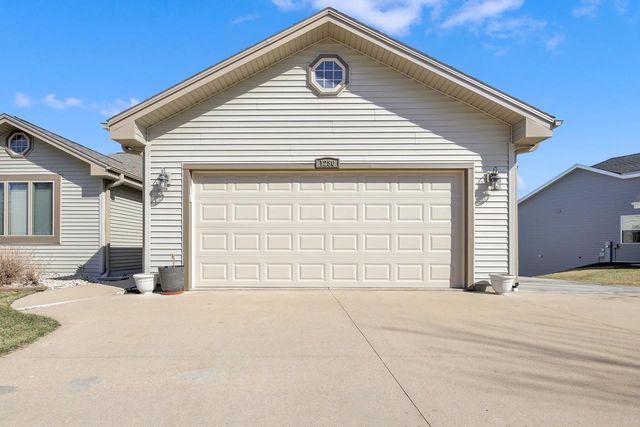 1280 Orchard CIRCLE, Oconomowoc, WI 53066