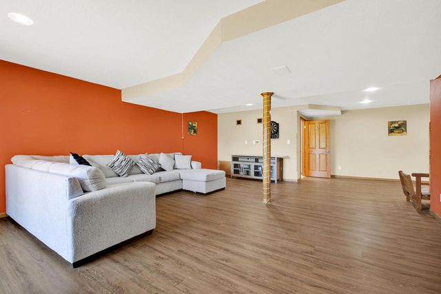 1280 Orchard CIRCLE, Oconomowoc, WI 53066