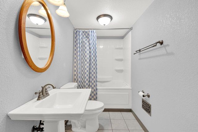 1280 Orchard CIRCLE, Oconomowoc, WI 53066