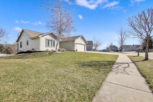 1280 Orchard CIRCLE, Oconomowoc, WI 53066