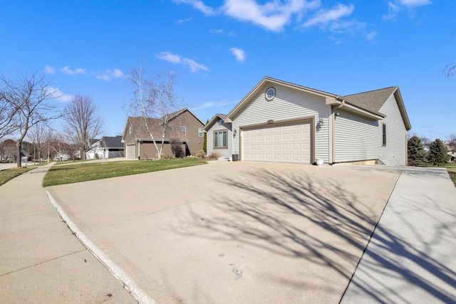 1280 Orchard CIRCLE, Oconomowoc, WI 53066