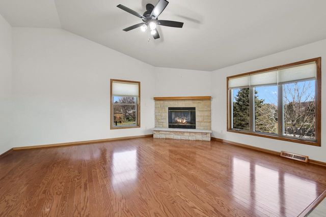 1280 Orchard CIRCLE, Oconomowoc, WI 53066