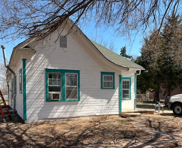 411 S Bluff Ave, Anthony, KS 67003