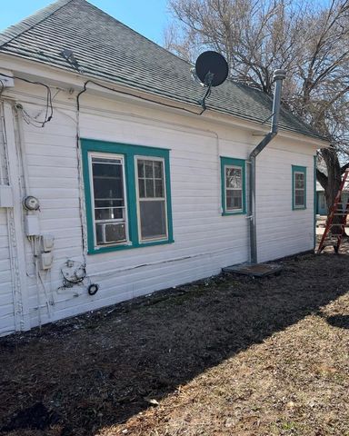 411 S Bluff Ave, Anthony, KS 67003