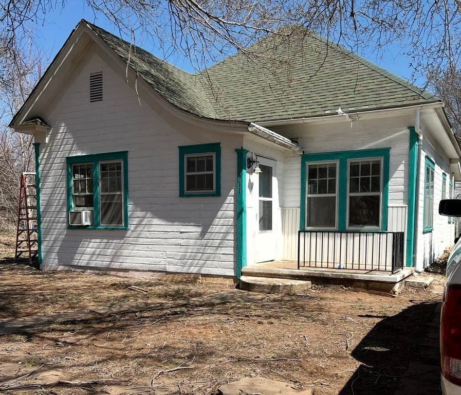 411 S Bluff Ave, Anthony, KS 67003