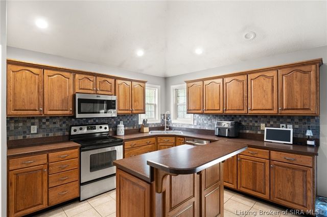 6610 Deerfield Drive, Charlestown, IN 47111
