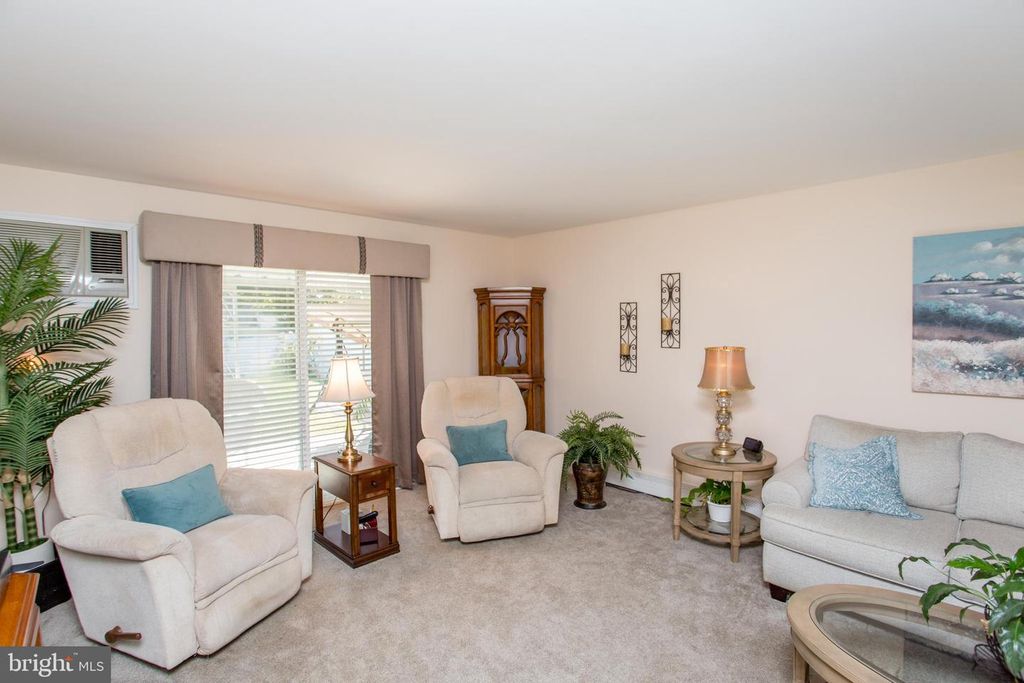 582 ELBRIDGE RD, Morrisville, PA 19067