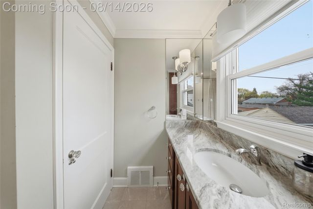 15244 Regina Avenue, Allen Park, MI 48101