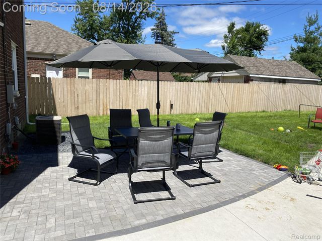 15244 Regina Avenue, Allen Park, MI 48101