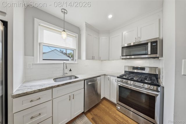 15244 Regina Avenue, Allen Park, MI 48101