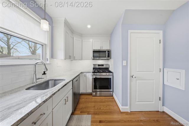 15244 Regina Avenue, Allen Park, MI 48101