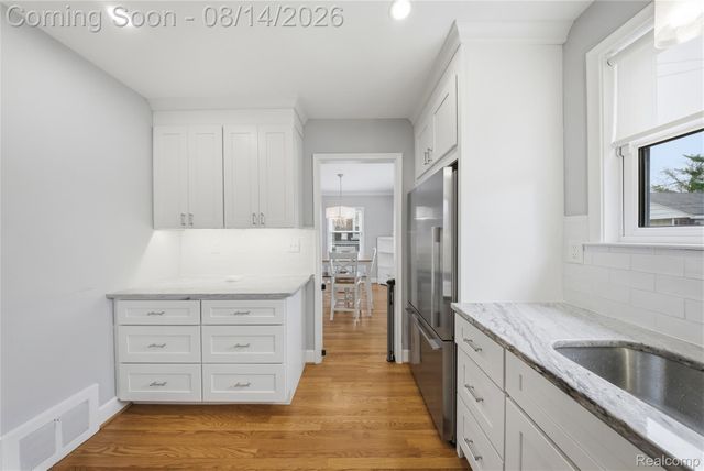 15244 Regina Avenue, Allen Park, MI 48101