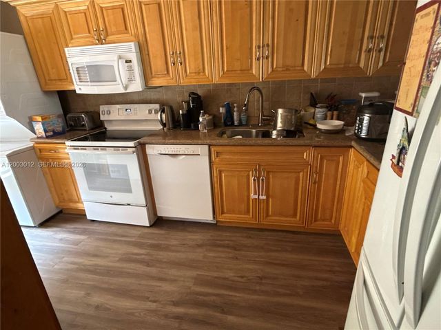 9955 NW 10th St 24, Pembroke Pines, FL 33024