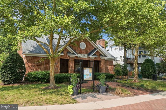 3839 WATKINS MILL DR, Alexandria, VA 22304