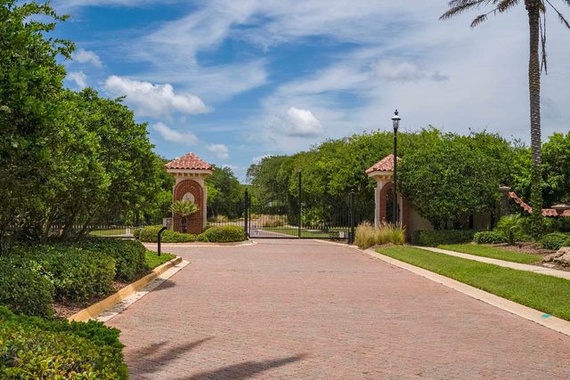 300 S La Crescenta Drive, St Augustine, FL 32080