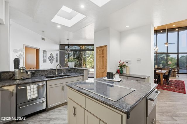 2855 W Lambert Lane, Tucson, AZ 85742