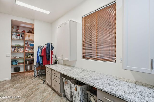 2855 W Lambert Lane, Tucson, AZ 85742