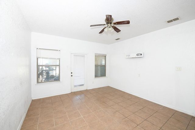 711 Sturgeon DR, San Marcos, TX 78666