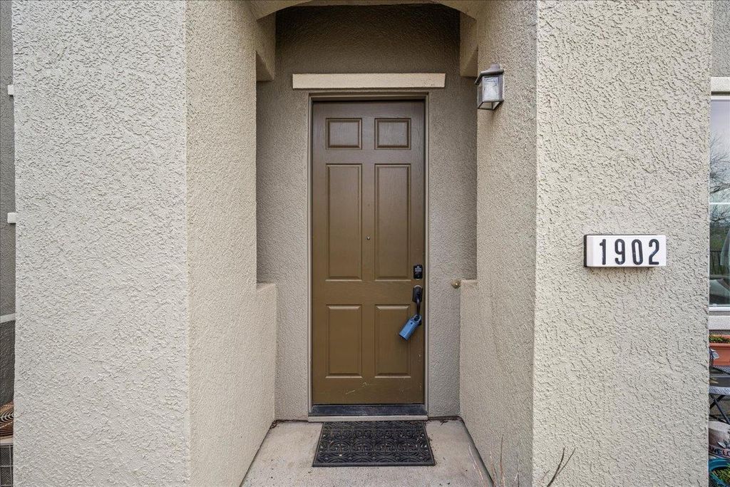 1902 Esplanade Cir, Folsom, CA 95630