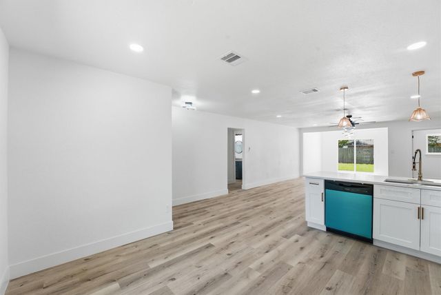 7223 Stonegate Drive, Houston, TX 77040