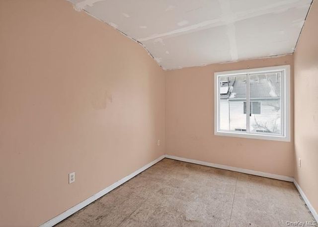 623 ILYSSA Way, Staten Island, NY 10312