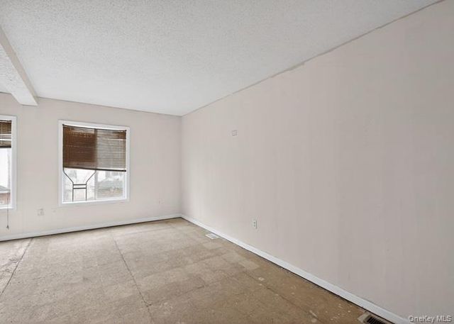 623 ILYSSA Way, Staten Island, NY 10312