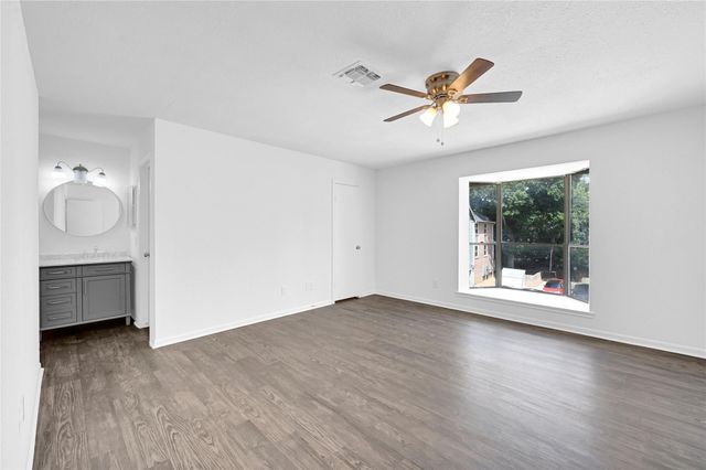 1919 Place Rebecca Lane H2, Houston, TX 77090