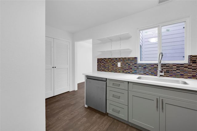 1919 Place Rebecca Lane H2, Houston, TX 77090