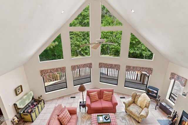 409 Jefferson Road, Gatlinburg, TN 37738
