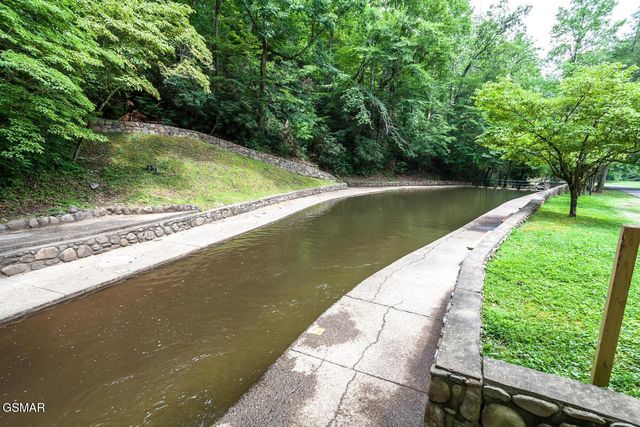 409 Jefferson Road, Gatlinburg, TN 37738