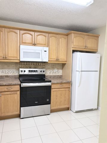 20844 NW 2nd St, Pembroke Pines, FL 33029