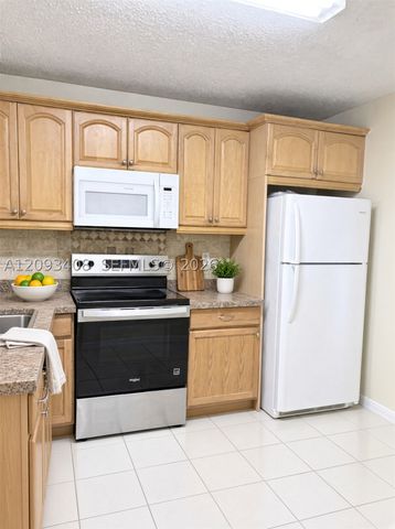 20844 NW 2nd St, Pembroke Pines, FL 33029