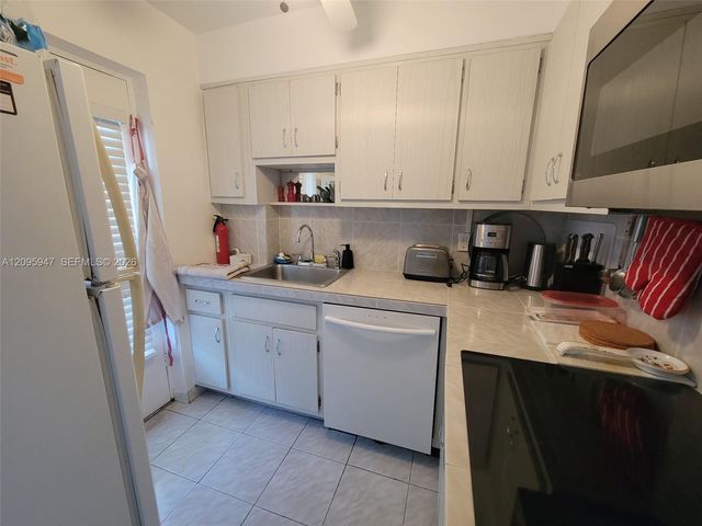 220 Kings Point Drive 606, Sunny Isles Beach, FL 33160